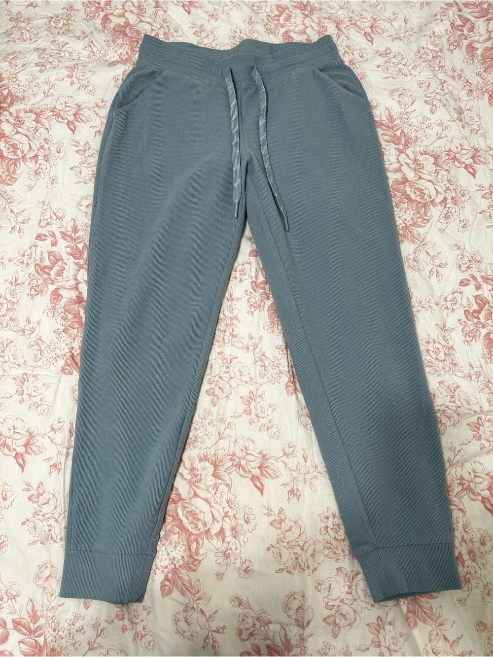 Women’s Drawstring Jogger Pants in Dusty Blue
